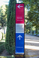 Signpost for the Palacios Nazaries and Generalife