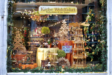 Käthe Wohlfahrt, the famous Rothenburg Christmas shop at Walplein 12