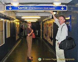 Tony pointing to Bd Haussmann exit