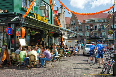 Busy De Haven restaurant and Volendam waterfront