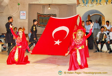 The show ends with the Turkish flag