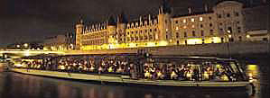 Bateaux Parisiens dining