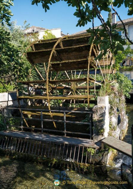 L'Isle-sur-la-Sorgue water wheels
