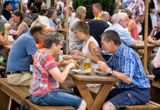Regensburg Wurstkuchl diners