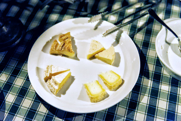 Silvio's cheese tasting plate: four different cheeses