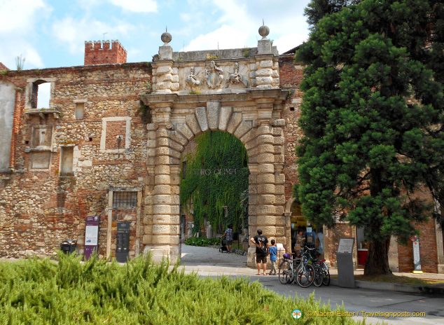 The entrance to the Teatro Olimpico and its gardens.