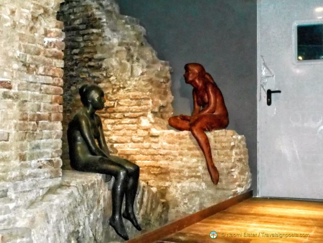 Sculptures hanging out in the Palazzo Chiericati