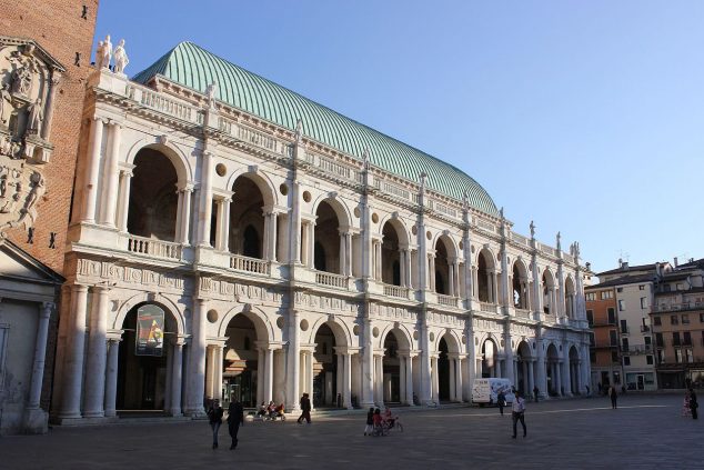 Basilica Palladiana, Vicenza: photo by Andrzej Otrebski