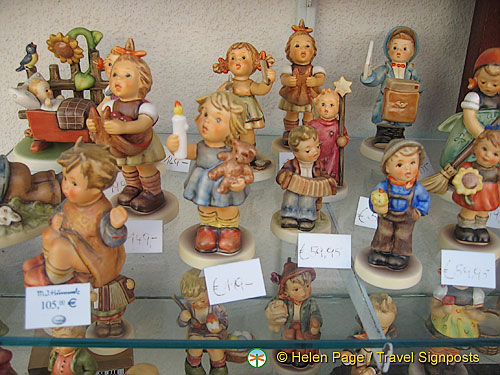 Porcelain figurines - Melk shopping