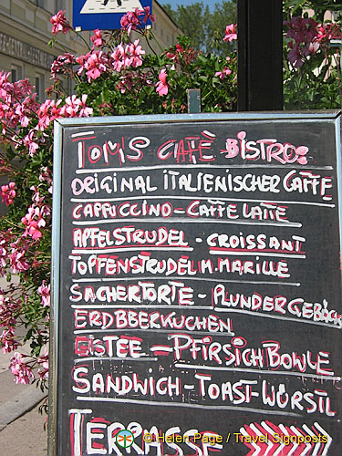 Tom's Cafe Bistro in Melk village