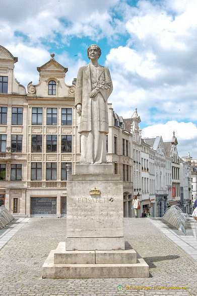Statue of Queen Elisabeth of Belgium, wife of Prince Albert