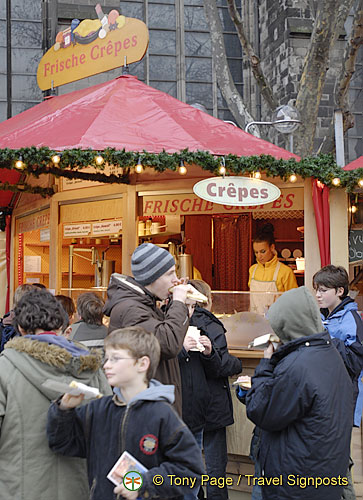 Young visitors enjoying the yummy frische crepes 