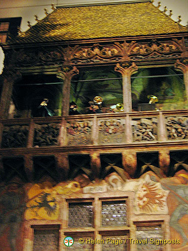 Musicians at the Golden Roof