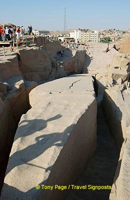 Had it been finished, it would have been the largest in Egypt, weighing approx. 1,200 tonnes and about 130 ft. high.
[Unfinishe