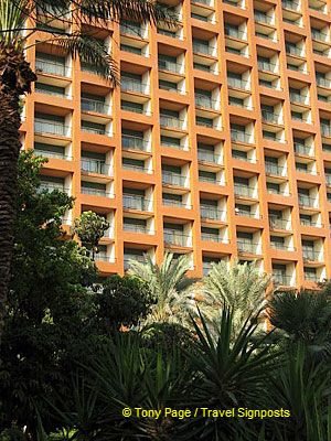 The hotel is 20 storeys high and has some 1200 rooms.
[Marriott Hotel - Cairo - Egypt]