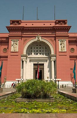 The museum has two floors, with the rooms numbered in an uncomprehensible manner.
[Egyptian Museum - Cairo - Egypt]