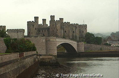 Conwy Castle - shot taken from New Bridge
[Conwy - North Wales]