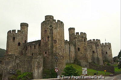 The Castle guards one of the best-preserved medieval fortified towns in Britain
[Conwy - North Wales]