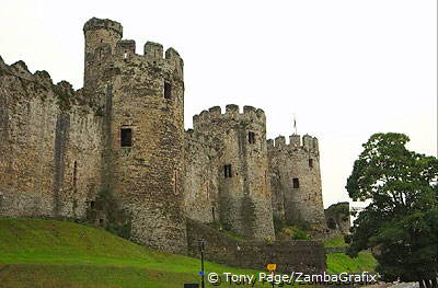 Its well-preserved town walls were fortified with 21 towers and three gateways
[Conwy Castle - North Wales]