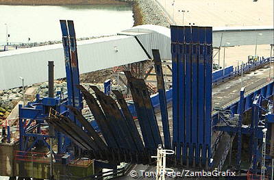 Raise the hi-tech gangplank!
[Holyhead - Wales]