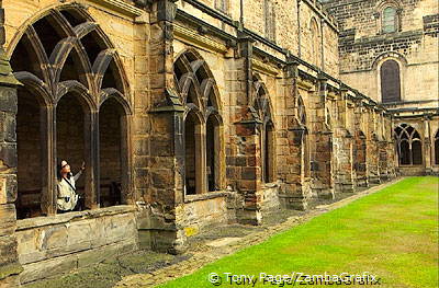 The cathedral was built from 1093 to 1274 and is an impressive Norman structure [Durham - England]f