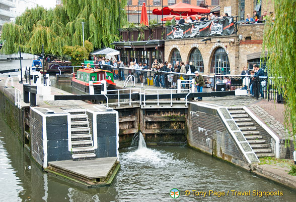 Manually-operated Camden Lock