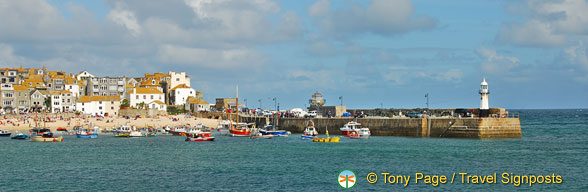 View of St Ives Bay and its pier 