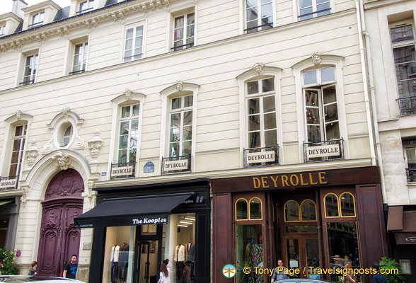 Front facade of Deyrolle shop