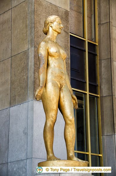 Le matin, a sculpture by Pyras