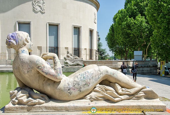A vandalised nude sculpture at the Palais de Tokyo