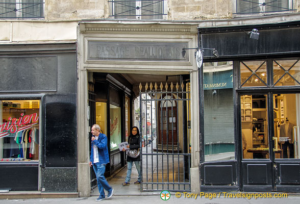 Passage de Beaujolais in the 1st arrondissement