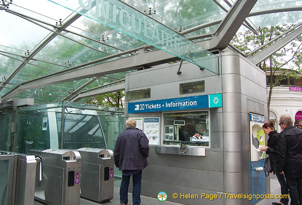 Ticket office and turnstile of Montmartre funicular