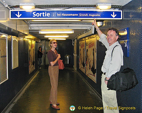Tony pointing to Bd Haussmann exit