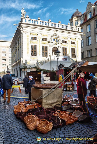 Christmas stalls in front of the Old Leipzig Bourse