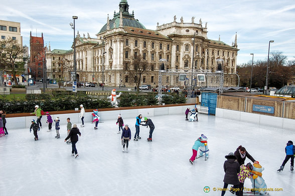 Ice-skating rink at the Karlsplatz Stachus