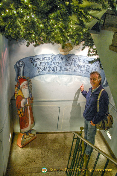 Way out of the Christmas Museum