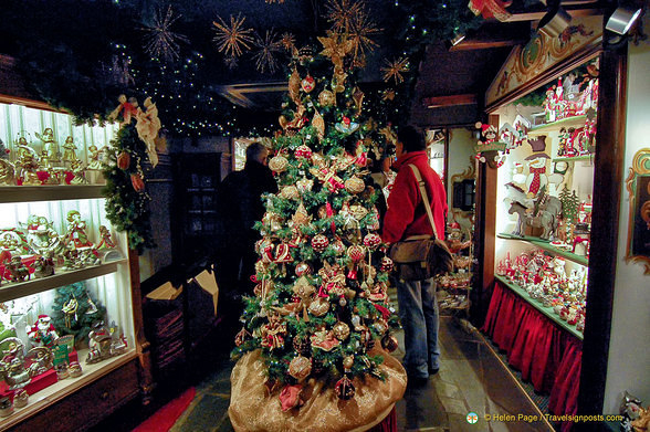 16,000 sq ft of Christmas decorations