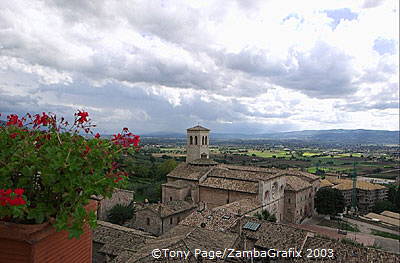 The town is located on a slope of Mt. Subasio, at approx 400 m high and has approx. 25000 inhabitants