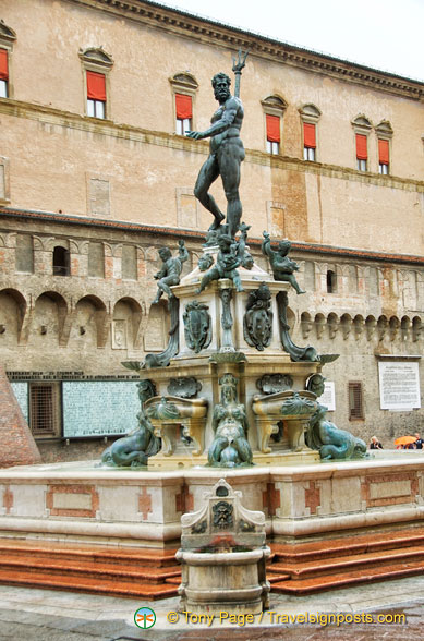 The Neptune Fountain in front of the Biblioteca Salaborsa