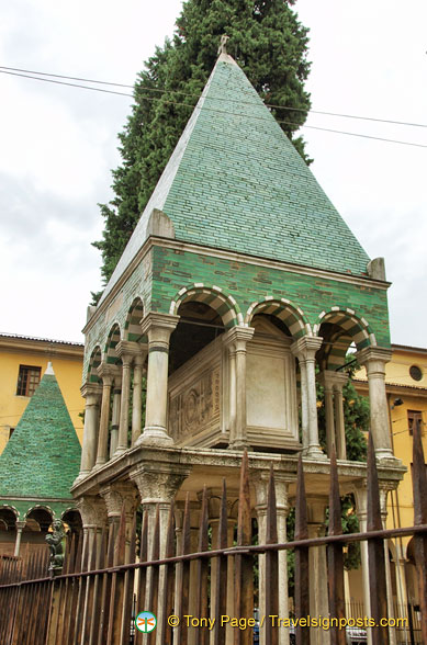 Tomba di Odofredo Denari - Tomb of Odofredo Denari