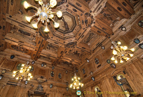 The ceiling of the Anatomical Theatre in a xylograph