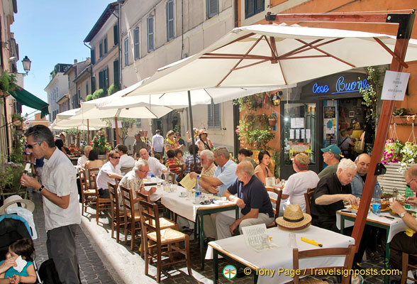 The many ristorantes on Corso della Repubblica