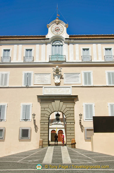 Entrance to Palazzo Pontificio 