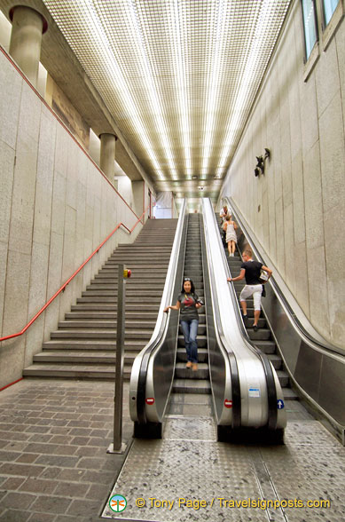 Perugia centro storico escalator