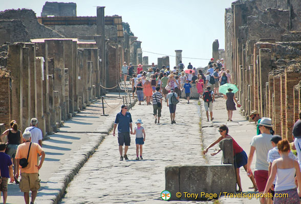 Via dell'Abbondanza, the main thoroughfare in Pompeii