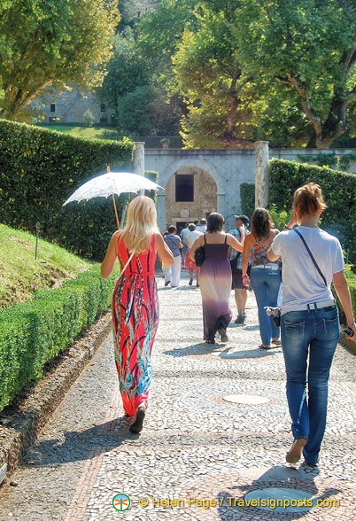 Hundred Fountains Avenue