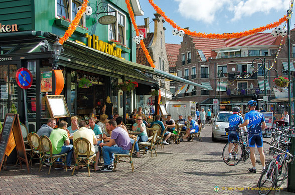 Busy De Haven restaurant and Volendam waterfront