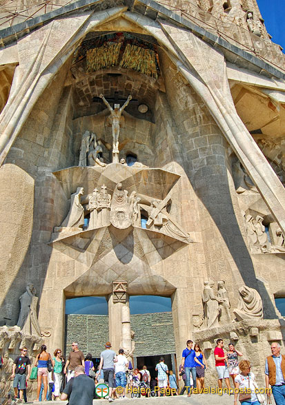 In sharp contrast to the Nativity Facade, the Passion Facade is without ornamentation