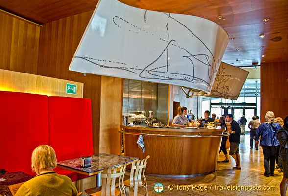 Guggenheim Bilbao: Bar and cafeteria