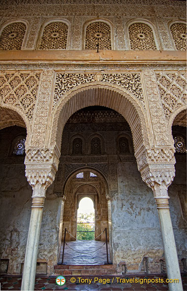 Palace of the Generalife: The ornate carving of the capital 